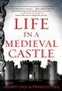 Life in a Medieval Castle (Medieval Life) (English Edition)