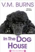 In the Dog House (A Dog Club Mystery Book 1) (English Edition)