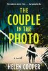 The Couple in the Photo: A Novel (English Edition)