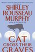 Cat Cross Their Graves: A Joe Grey Mystery (English Edition)