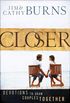 Closer: Devotions to Draw Couples Together (English Edition)