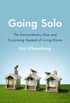 Going Solo: The Extraordinary Rise and Surprising Appeal of Living Alone (English Edition)