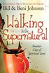 Walking in the Supernatural: Another Cup of Spiritual Java (English Edition)