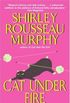Cat Under Fire: A Joe Grey Mystery (English Edition)