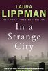 In a Strange City (Tess Monaghan) (English Edition)