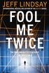 Fool Me Twice: Riley Wolfe Thriller (English Edition)