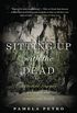 Sitting Up with the Dead: A Storied Journey through the American South (English Edition)